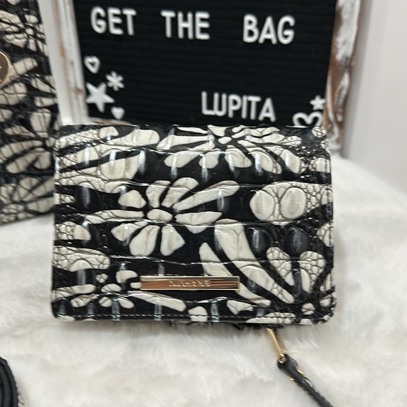 Brahmin Cami/Hanna wallet in Daisy Batik - Picture 3 of 17